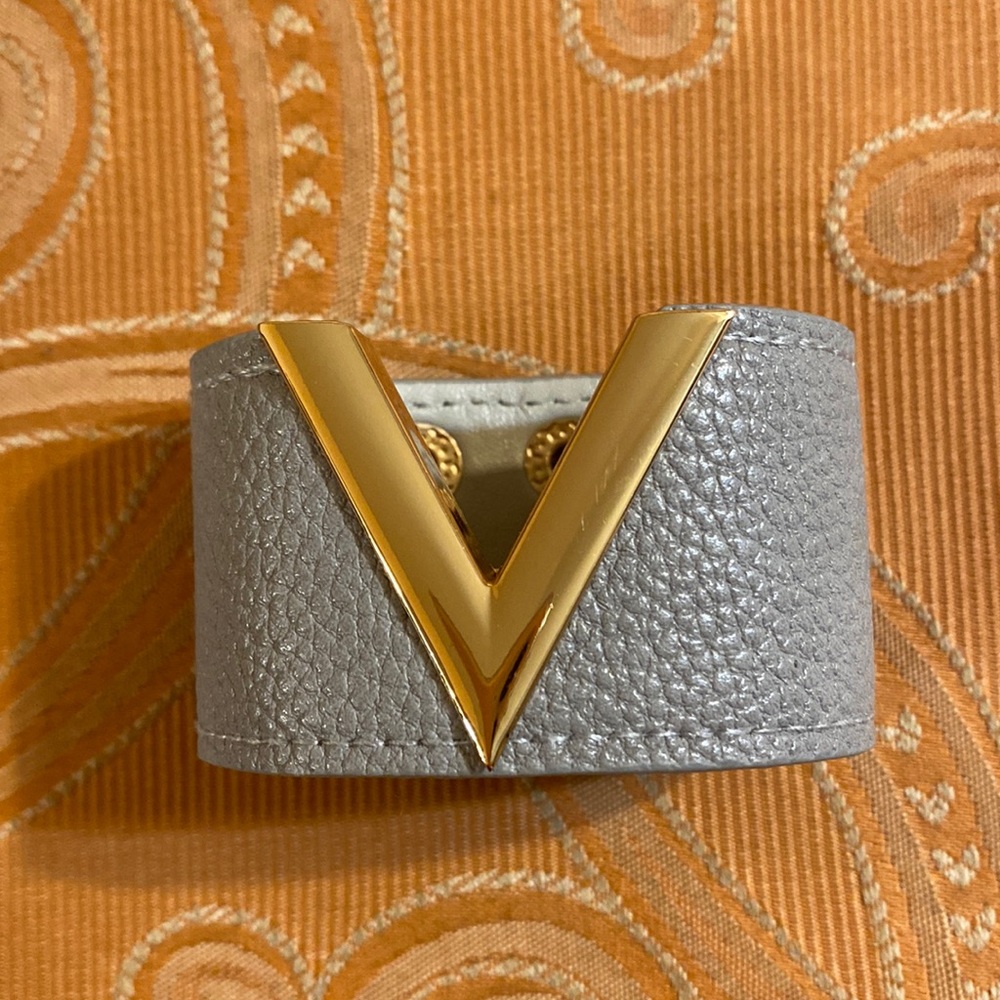 Leather cuff with V detail